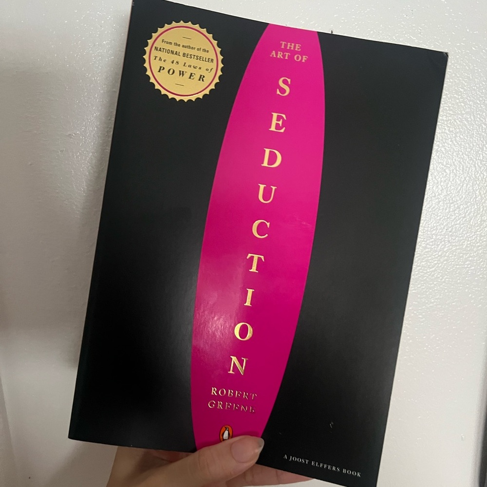 set of two Robert Greene books- the 48 laws of power & the art of seduction